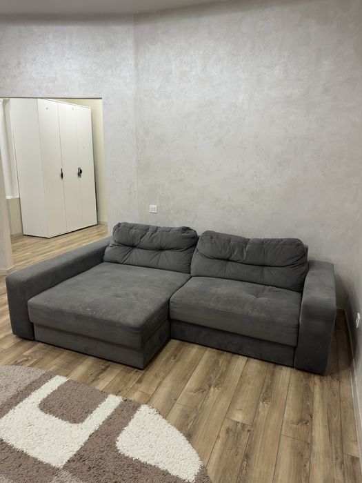 Угловой диван в современном стиле (серый)