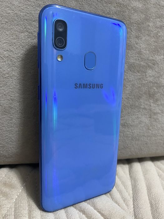 Продам телефон samsung a40