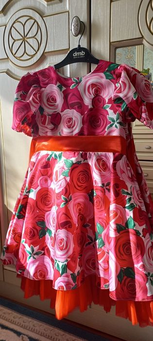 Платье на девочку 5-6лет