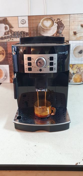 Vând Expresor Cafea Automat Delonghi Magnifica S