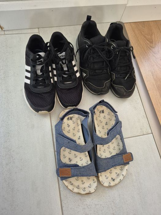 Два чифта маратонки Адидас(32 и 33 номер) плюс подарък сандали