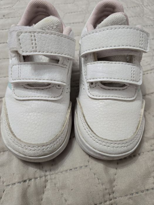 Маратонки за момиче размер 21, 21,5 и 22