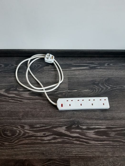 Prelungitor priza UK .