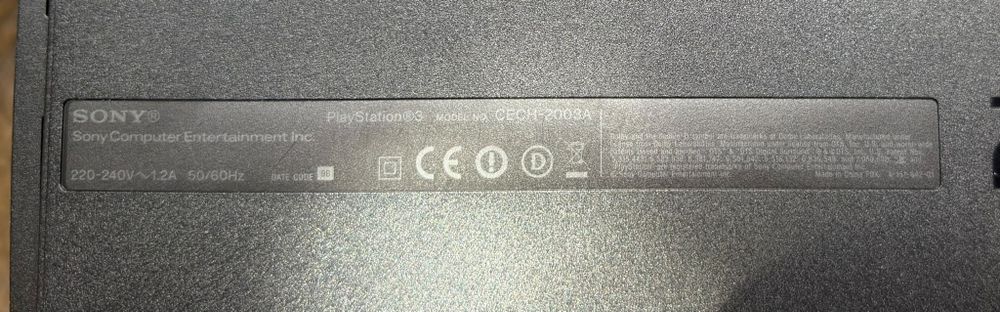 Consola PlayStation 3 Slim. Cu hard de 320 GB. + Maneta Originala + cablu Hdmi