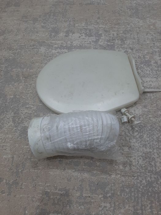 Продаю крышки от унитаза и гофру