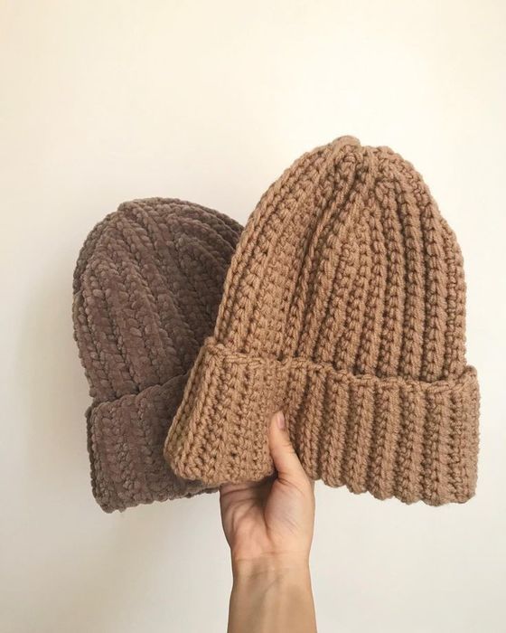 Вязанные шапки, комплекты