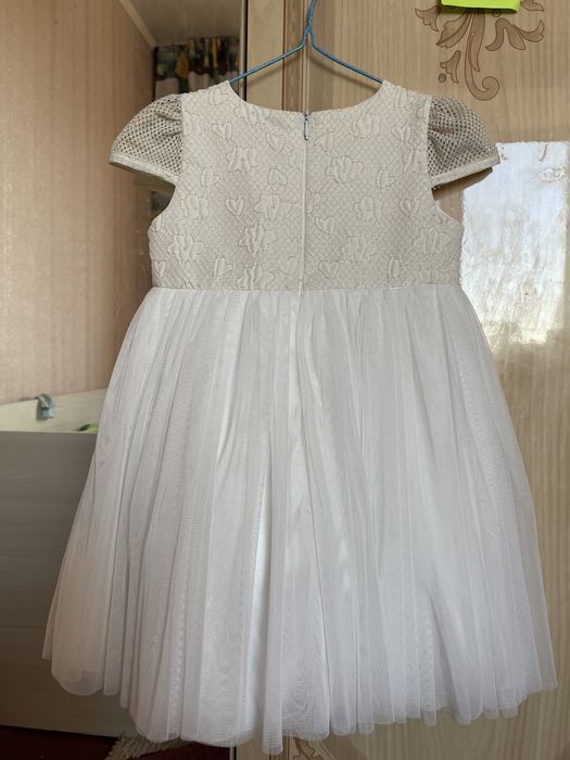 Детское платье. Цена 5000. Белое 5000.