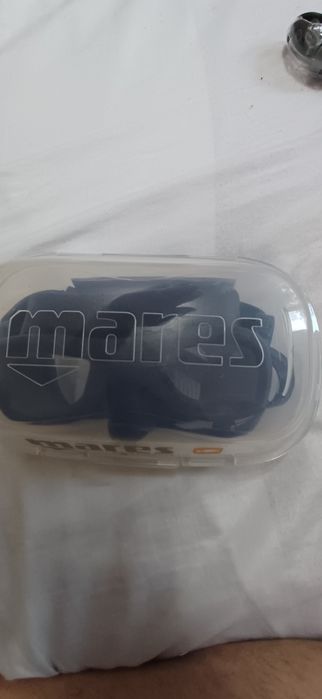 Маска и трубка для подводной охоты.