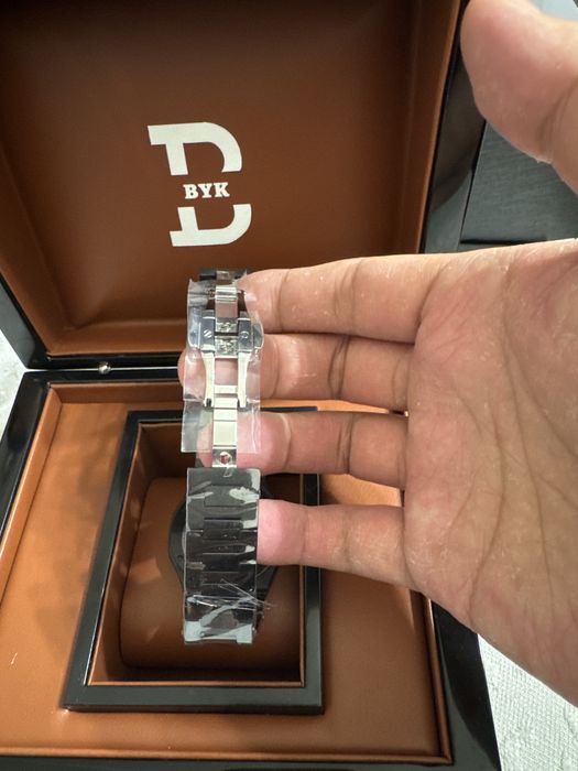 Продам часы новые