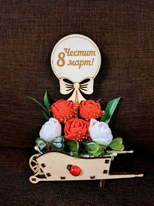 Дървени каручки за 8 март