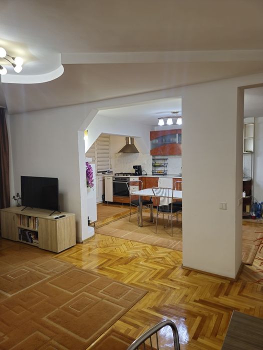 Închiriez  apartament 3 camere, 70mp, zona Nufărul