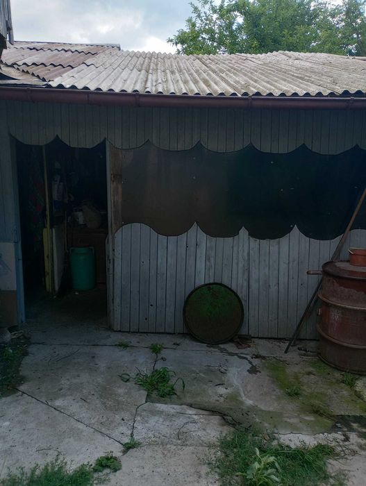 Vând casă la curte // Suprafață totală de 950 mp