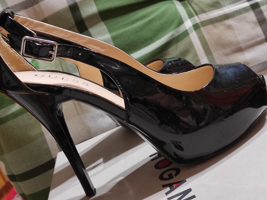 Sandala decupata,Guess