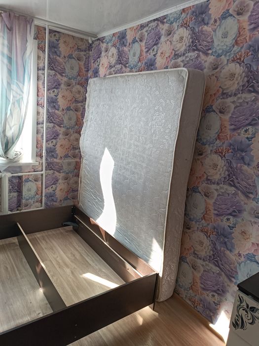 Продам двуспальную кровать б/у