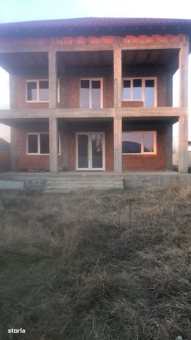 Casă cu 4 camere, locuință nouă, teren 1200 mp