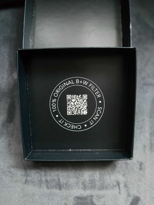 Продавам поляризационен филтър от висок клас B+W  MRC 77mm