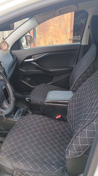 Автомашина лада веста