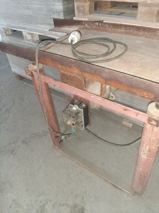 Продам вибростол универсальный.