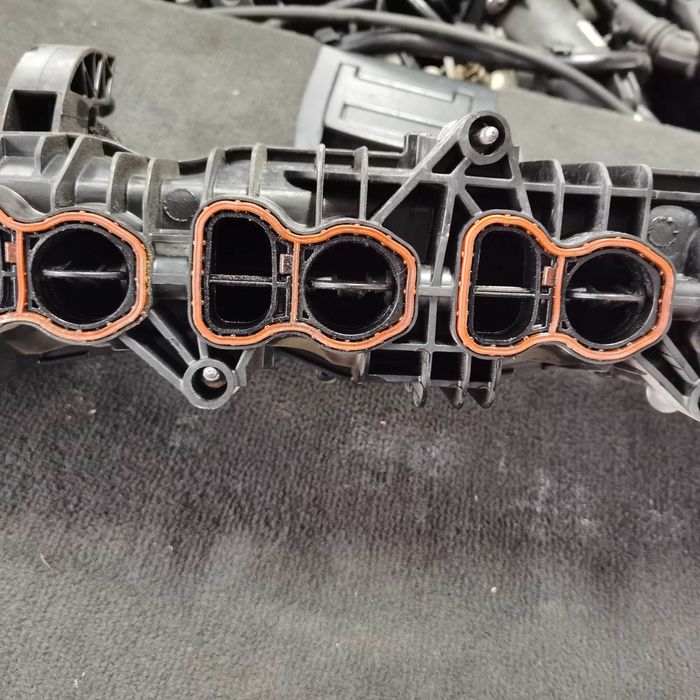 Всмукателния колектор за бмв 3.0д 258кс и 3.5 313кс