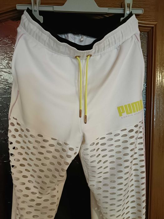 Vând pantaloni sport Puma
