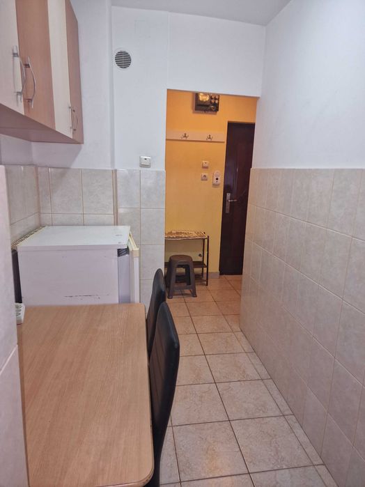 Închiriez garsoniera