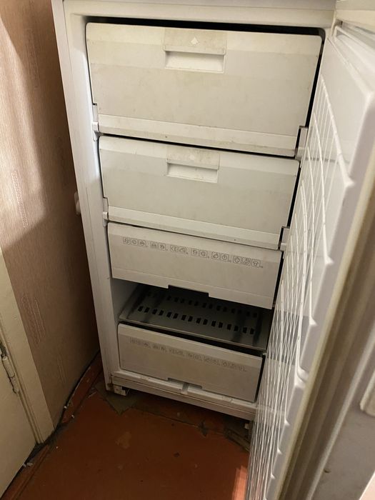 Продам морозильный холодильник