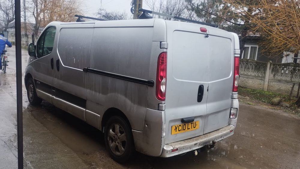 Renault trafic 2.0d 2010 volan dreapta