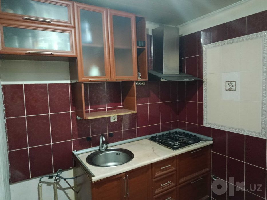 Shaxriston metro yaqinida 1/2 uy sotiladi. Naxt yoki 50% kreditga.