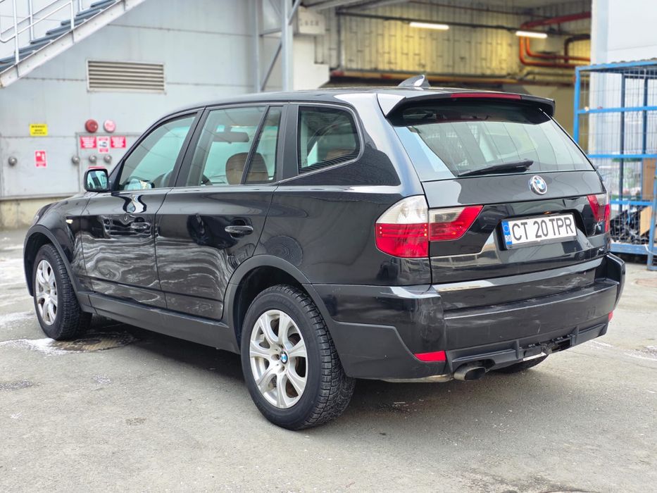 Vand Bmw x3  de culoare neagra 4x4