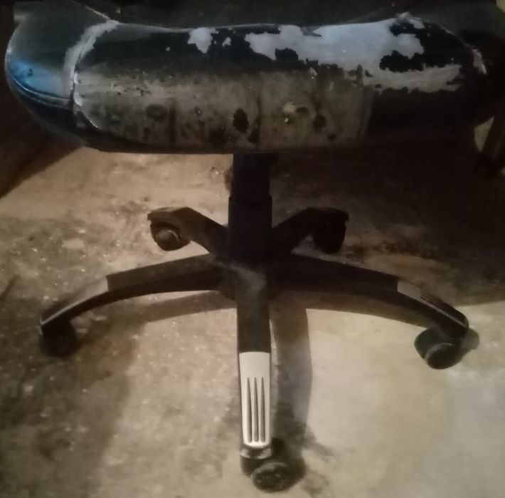 Продавам столове