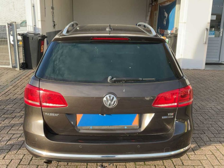 Haion hayon cu luneta VW PASSAT B7 Break cod culoare LB8R fara rugina