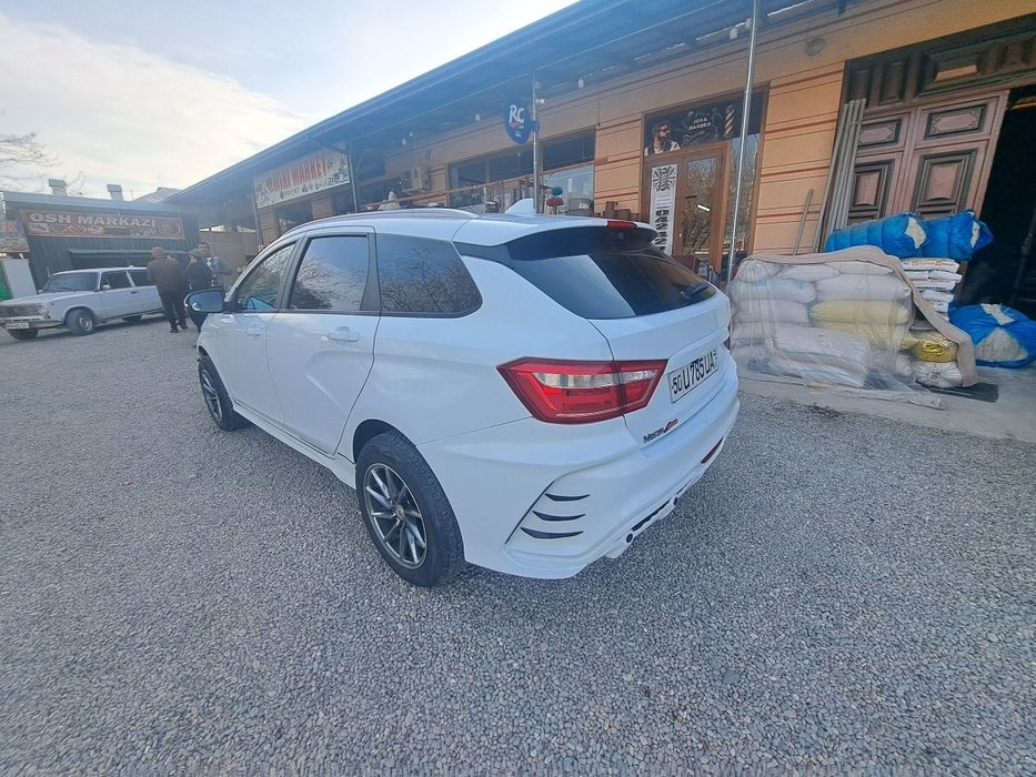 Лада веста крос.