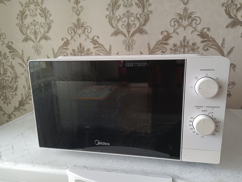 Продам микроволновку Мидеа 18000