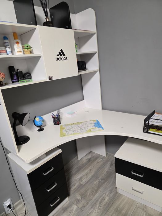 Adidas  ъглово бюро с надстройка Адидас