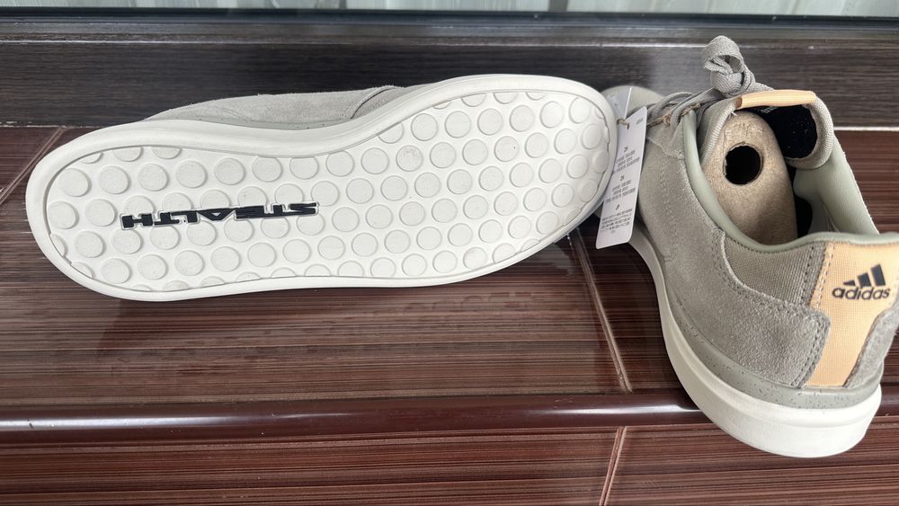 Обувки Adidas Stealth 5