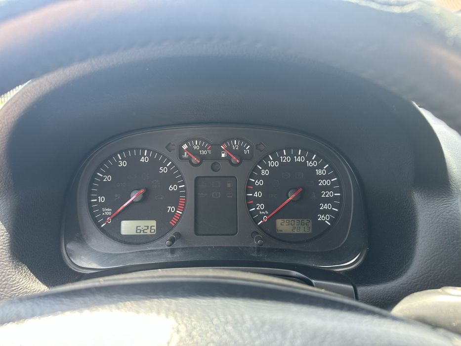Volkswagen Golf 4, 1.6 SR