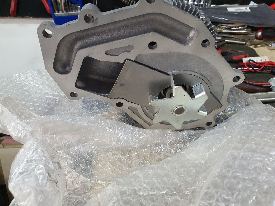 Нова водна помпа със виско за nissan нисан 3.0