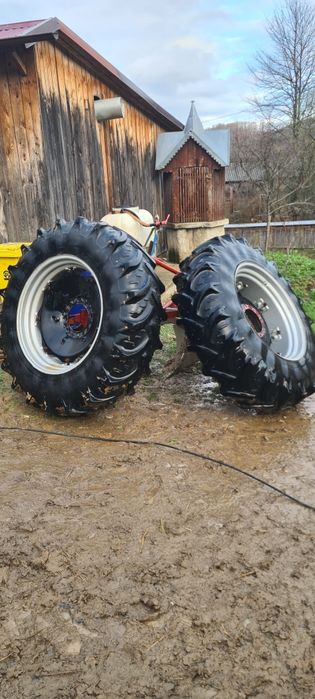 Vând sau schimb roti de tractor 16.9 R34