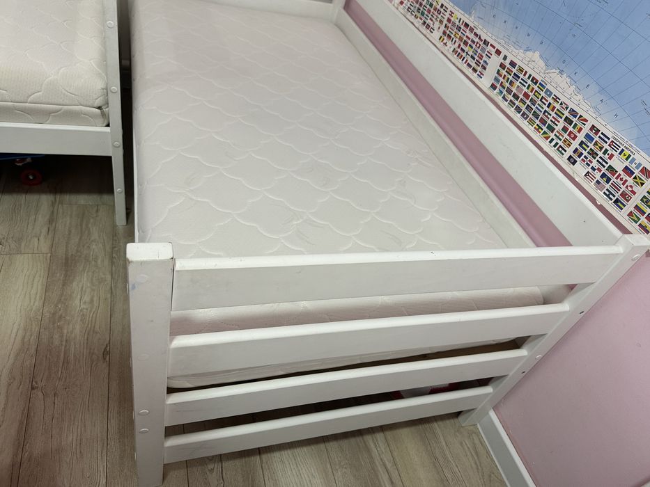 Кровать 2 шт с бортиком+ матрасом