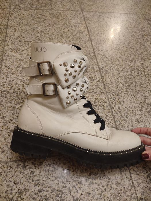 Бели кожени боти Liu Jo