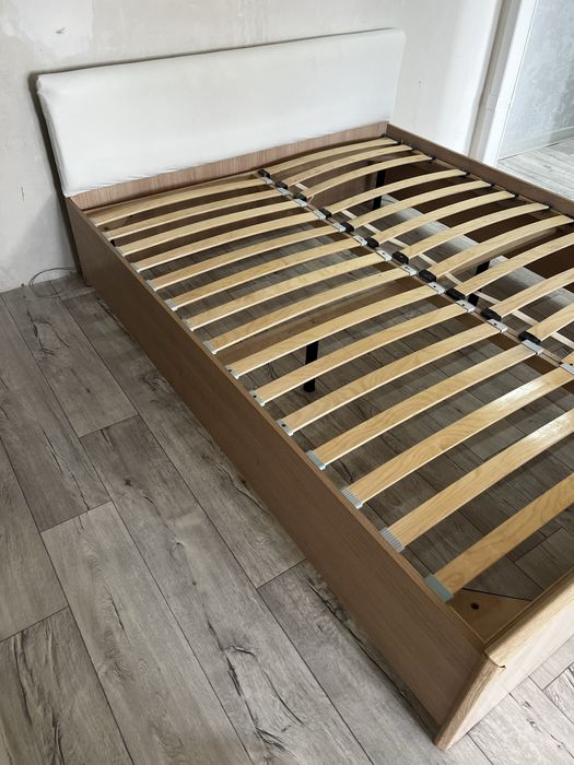 продам кровать б/у размер 160/200