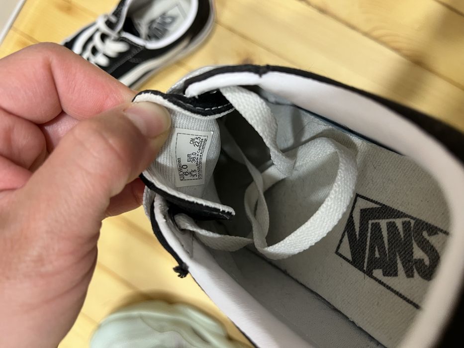 Обувки Vans, Adidas Ozweego