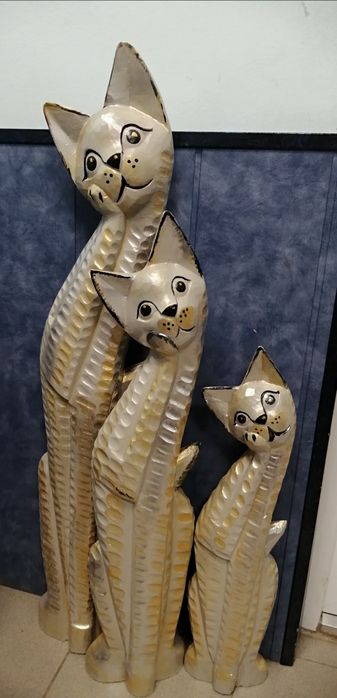 Статуэтки кошек из сандалавого дерева