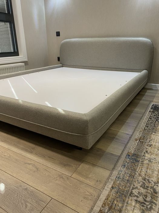 Кровать двуспальная качественная