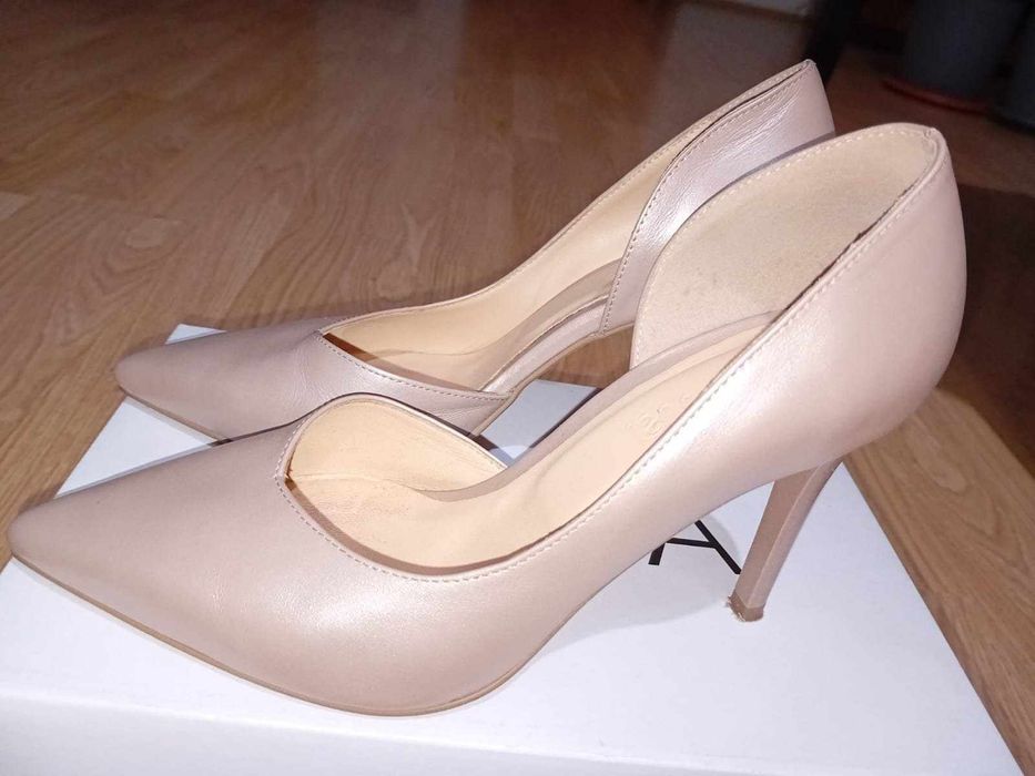 Pantofi cu toc stiletto