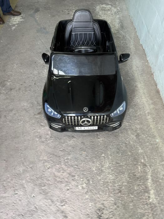 Акумулаторна кола Licensed Mercedes Benz M-Class