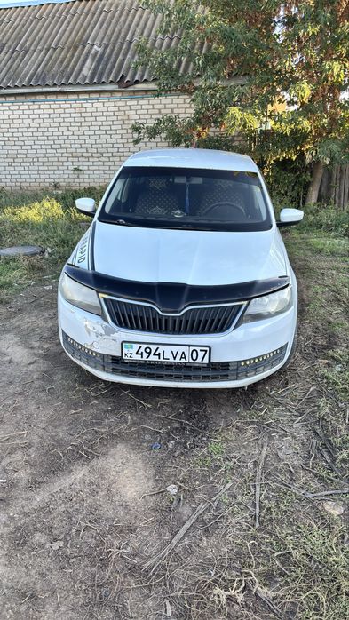 Машина Skoda Rapid 2014
