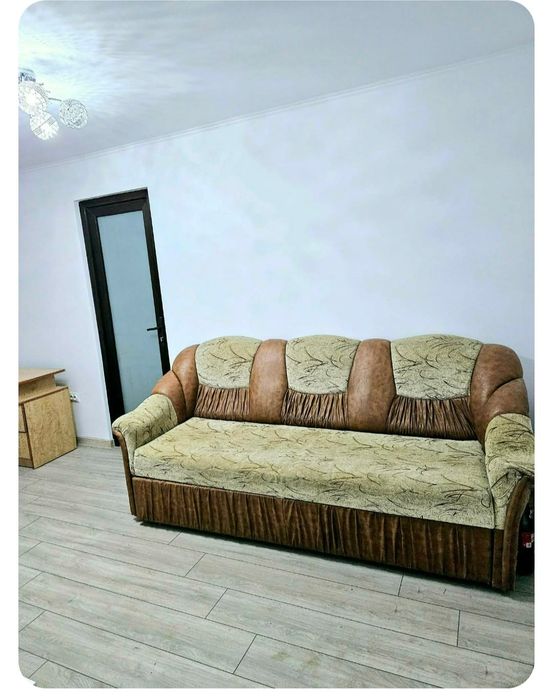 Închiriez apartament
