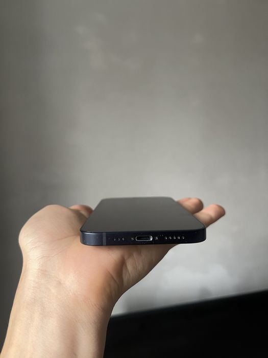 iphone 12.           .