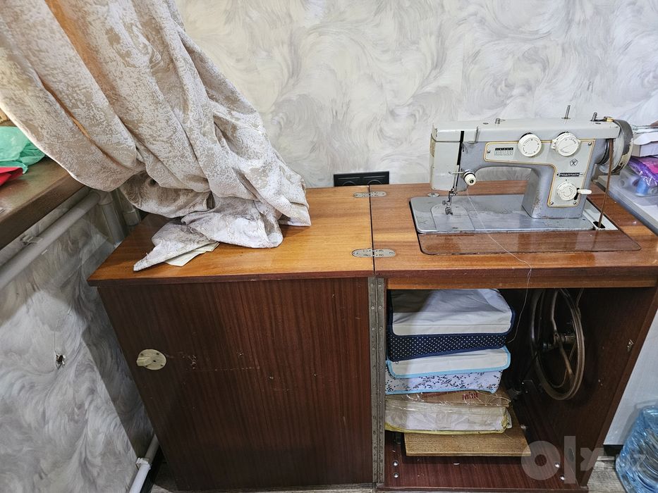 Продам швейную машину «Подольск» с тумбой